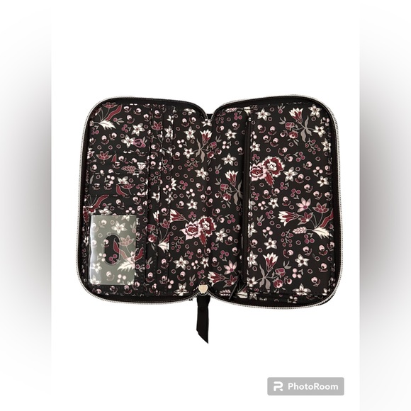 Vera Bradley Travel Wallet Wristlet in Black Quilted - Picture 3 of 3